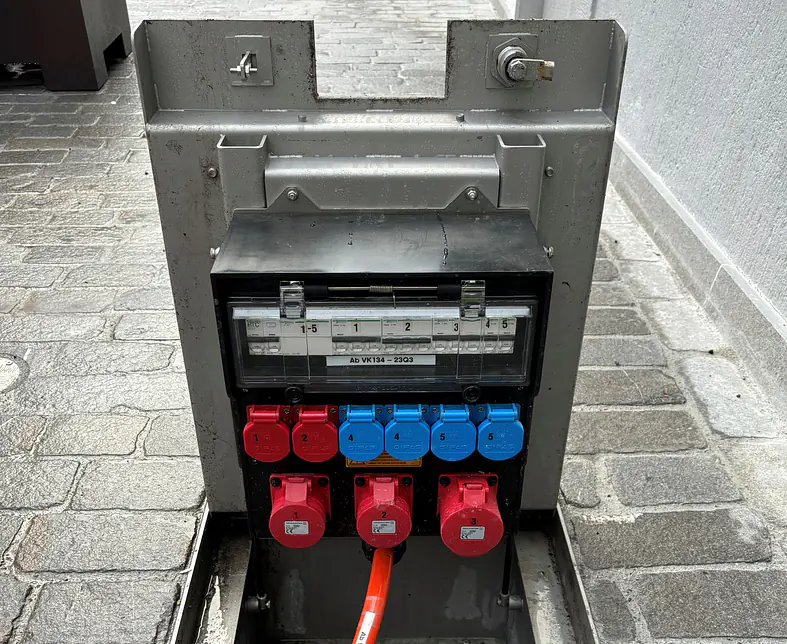 CAMPETTO L Rathausplatz ArthKopie.jpg