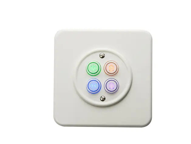 Boutons-poussoirs KNX au design classique, de la Suisse pour la Suisse