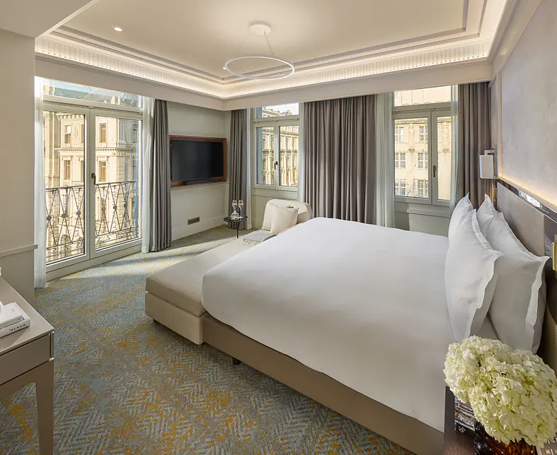 zurich-suites-cornersuite-bedroom.jpg