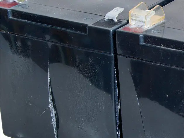 Sostituzione delle batterie nei centri di illuminazione di emergenza