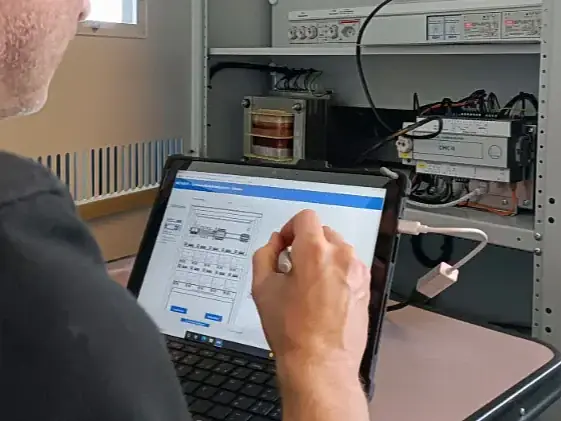 Maintenance indépendante du fabricant des installations d'éclairage de secours avec HELUX